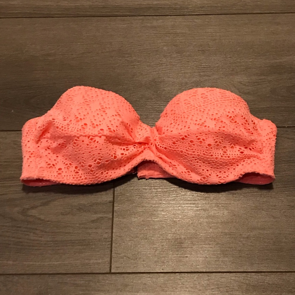 Twist bikini top